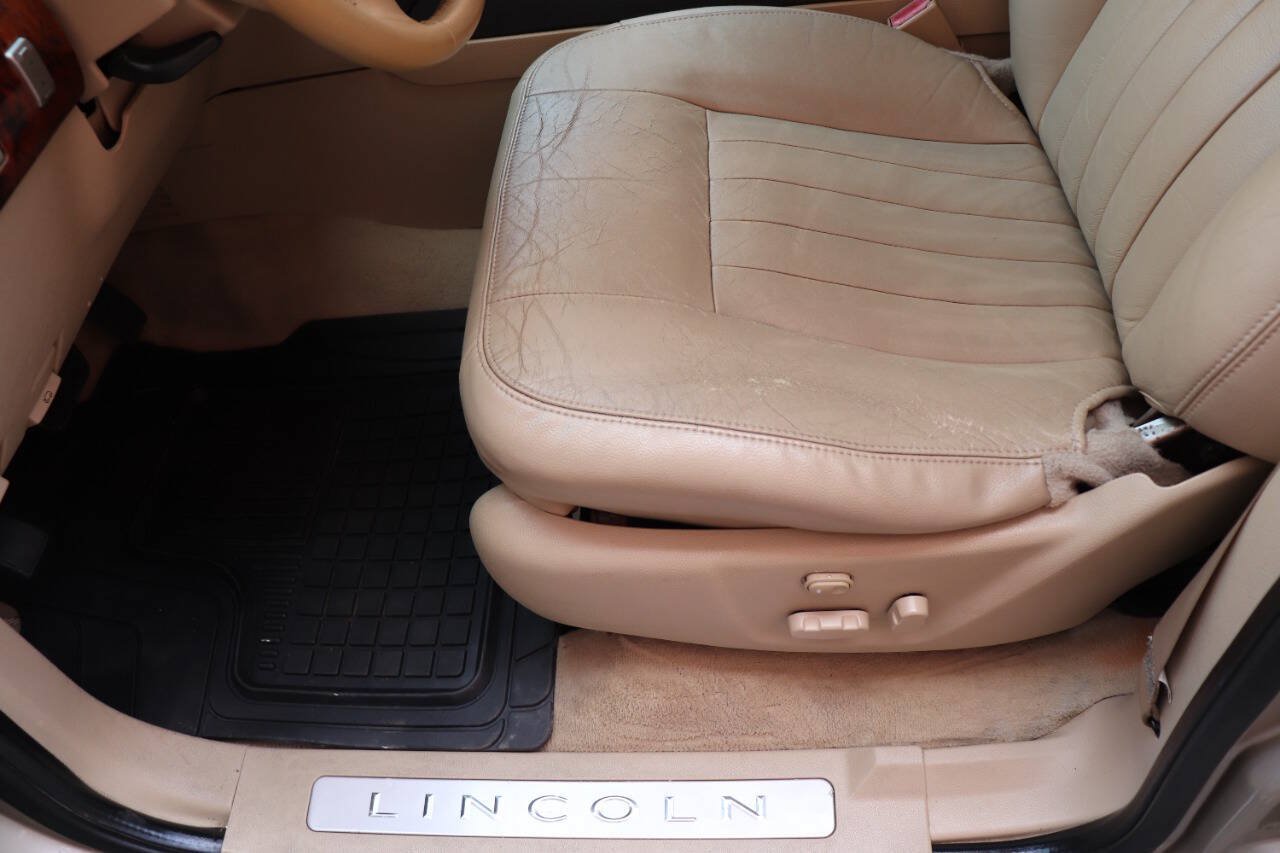 Used 2006 Lincoln Navigator Luxury RWD image 17