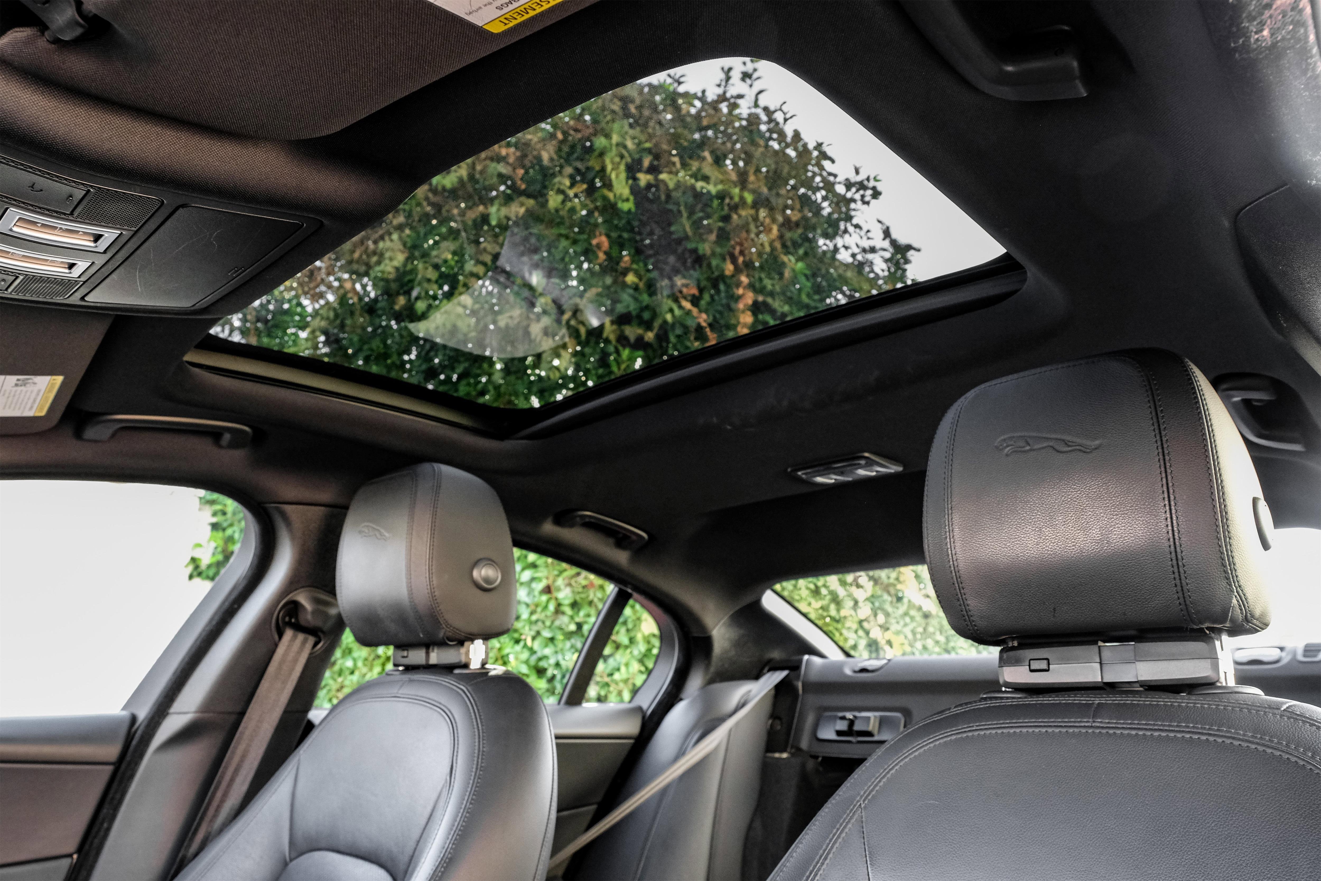 Used 2020 Jaguar XE S image 4