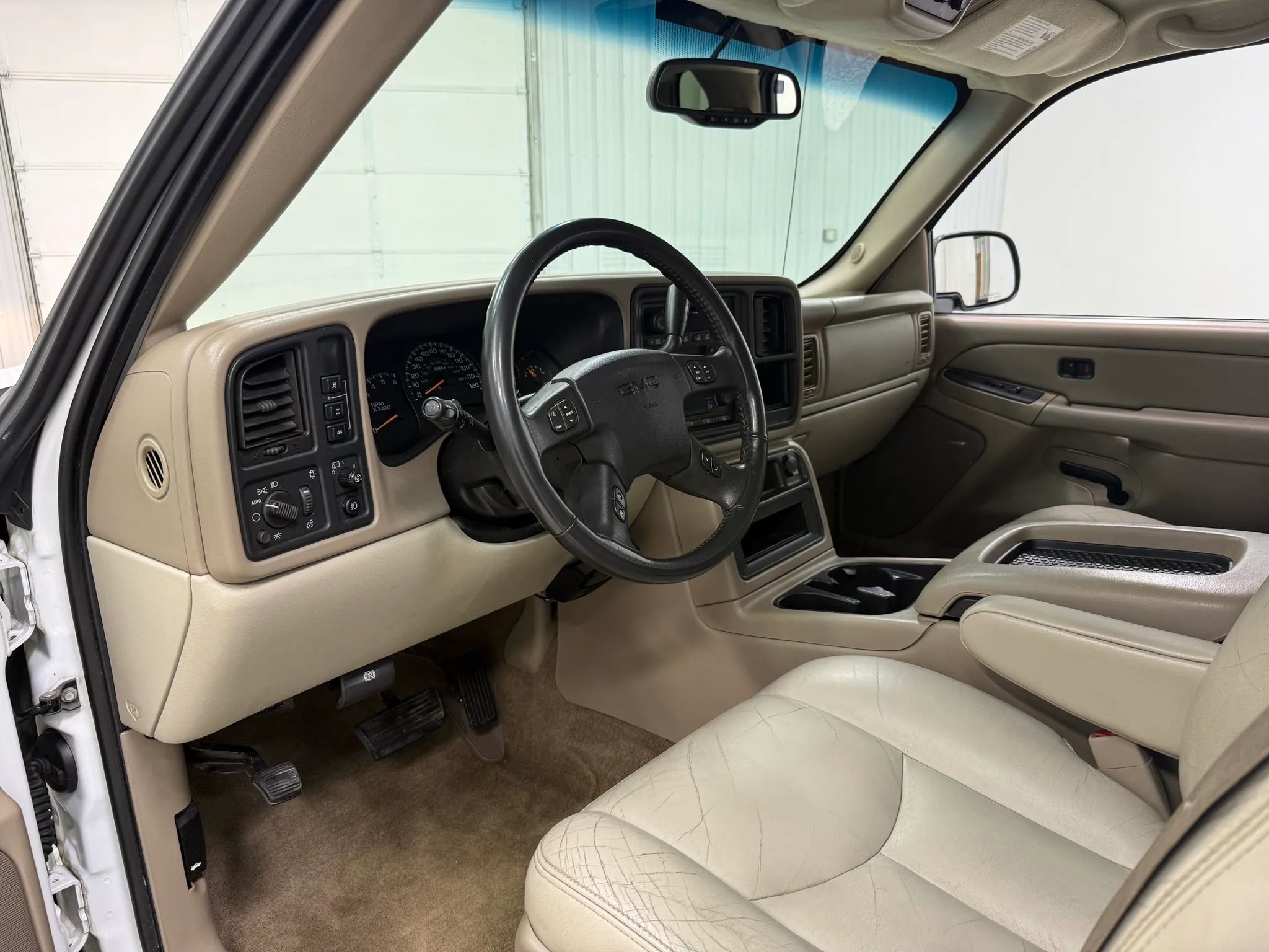 Used 2005 GMC Yukon SLT w/ SLT Preferred Equipment Group image 12