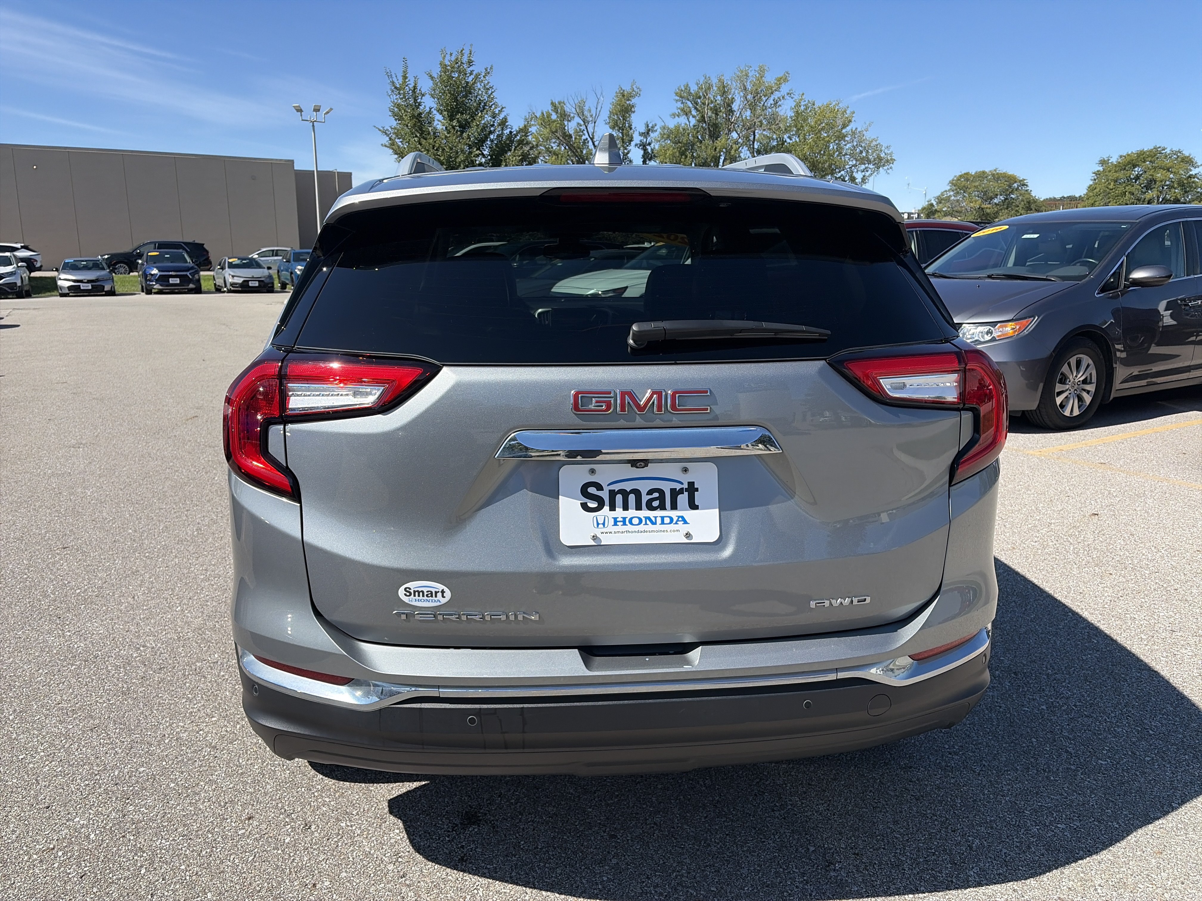 Used 2024 GMC Terrain SLT AWD/4WD image 5