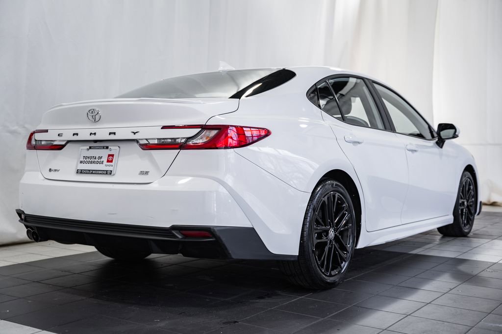 Used 2025 Toyota Camry SE image 4