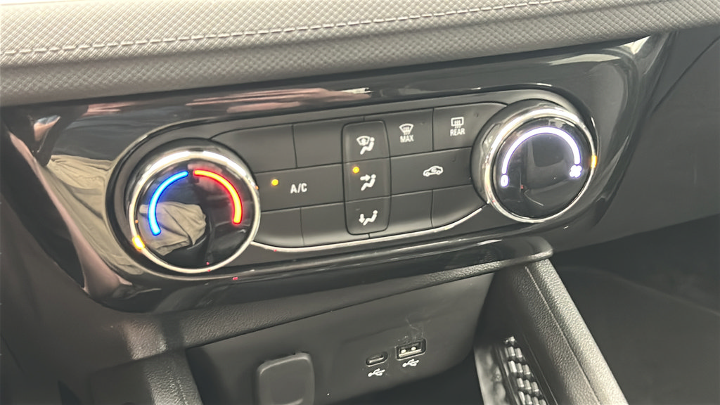 Used 2025 Chevrolet TrailBlazer LT AWD/4WD image 21
