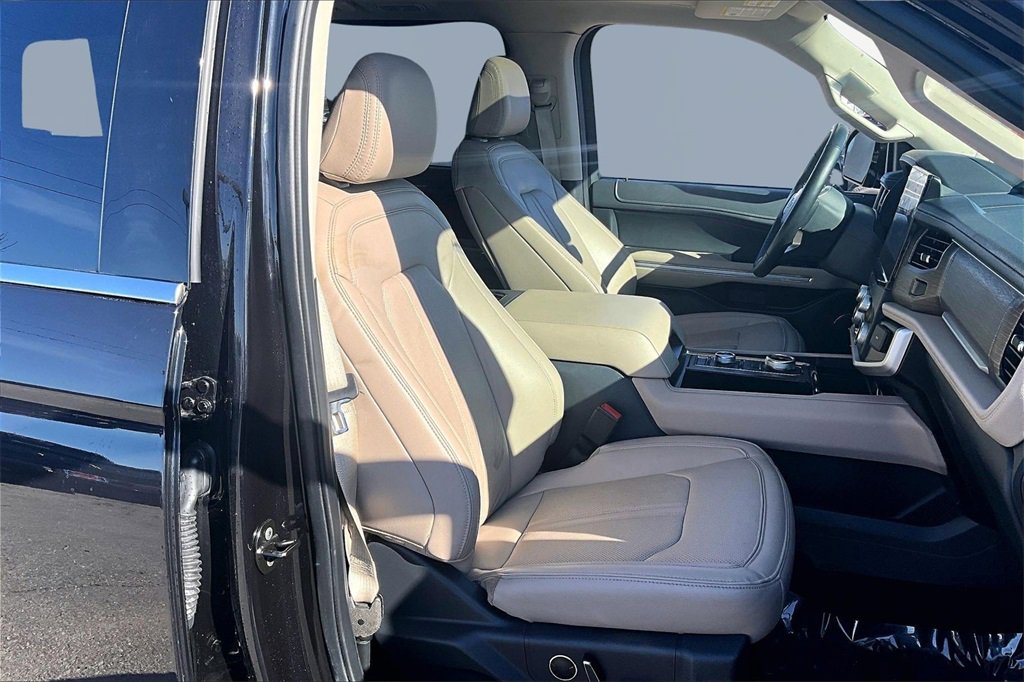 Used 2024 Ford Expedition Limited image 7