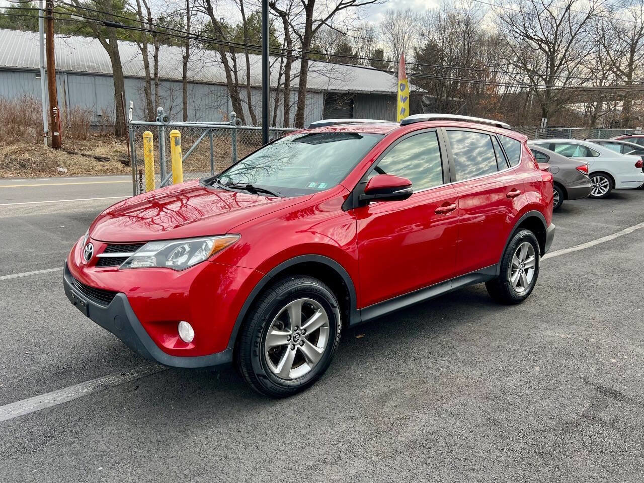 Used 2015 Toyota RAV4 XLE AWD/4WD image 2