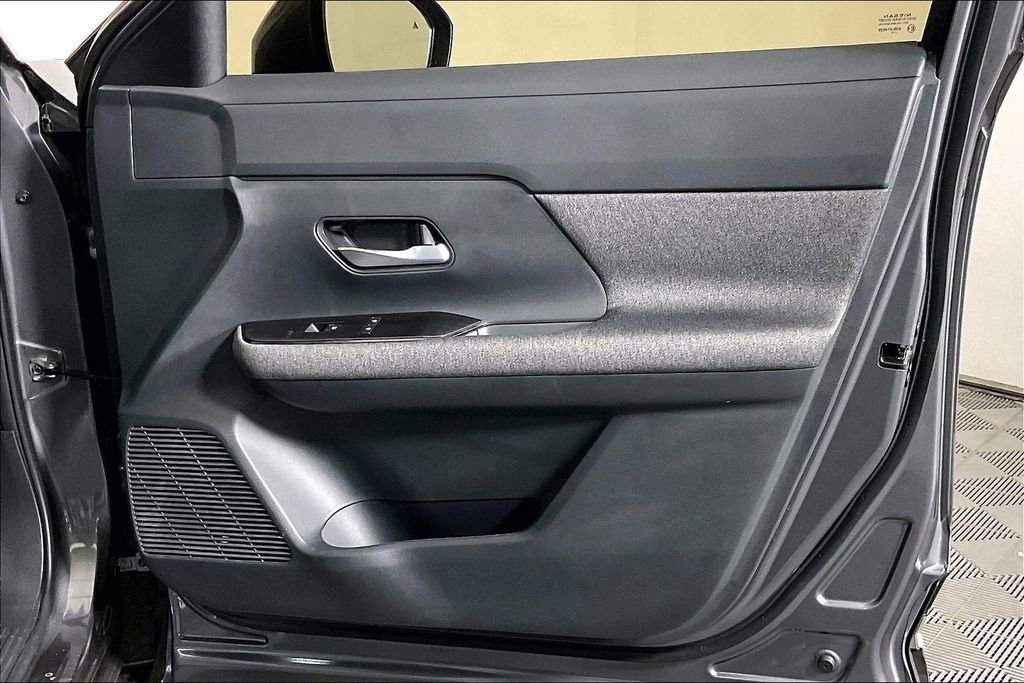 Certified 2025 Nissan Kicks SV image 25