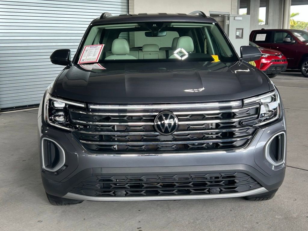 Used 2024 Volkswagen Atlas SE image 2