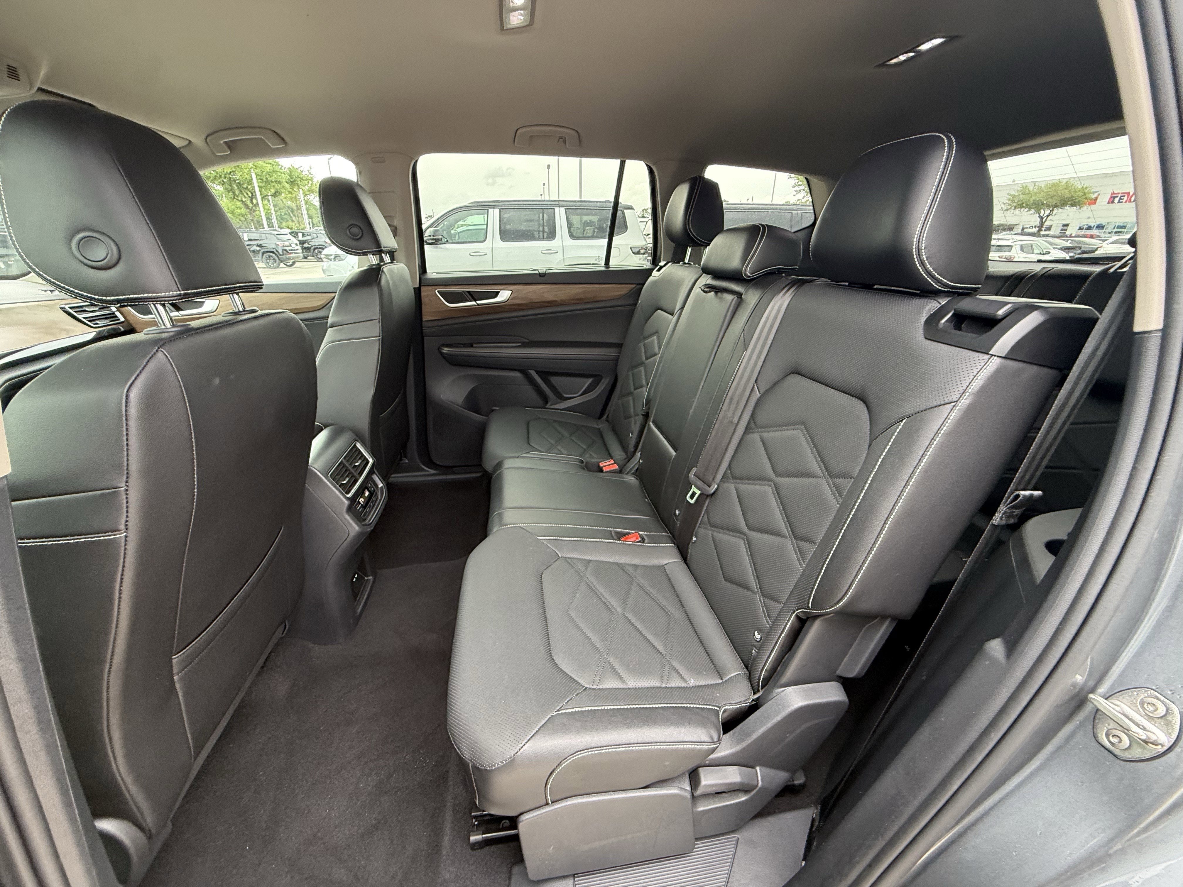 Used 2025 Volkswagen Atlas SE FWD image 30