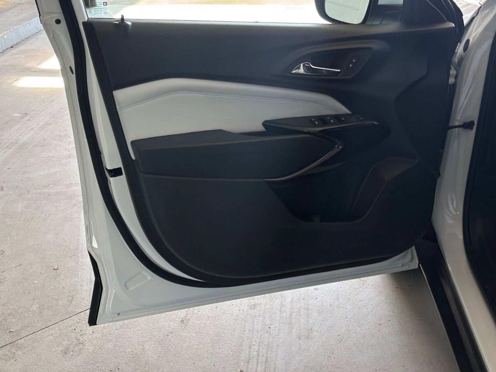 Used 2025 Chevrolet Trax LT image 18