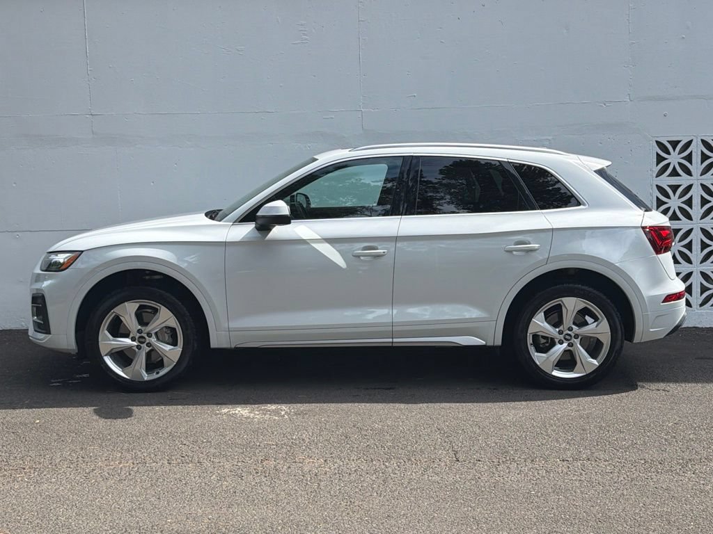 Used 2021 Audi Q5 2.0T Premium Plus w/ Premium Plus Package AWD/4WD image 2
