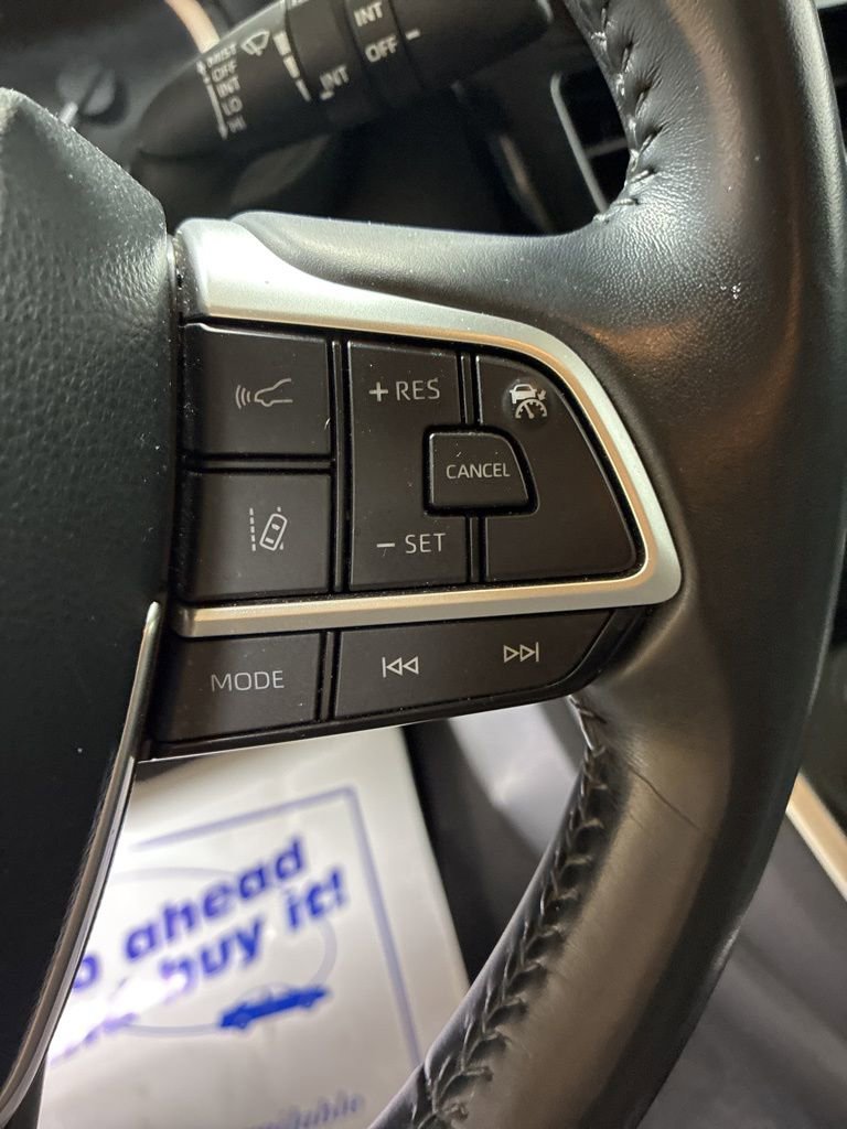 Used 2024 Toyota Highlander LE FWD image 16
