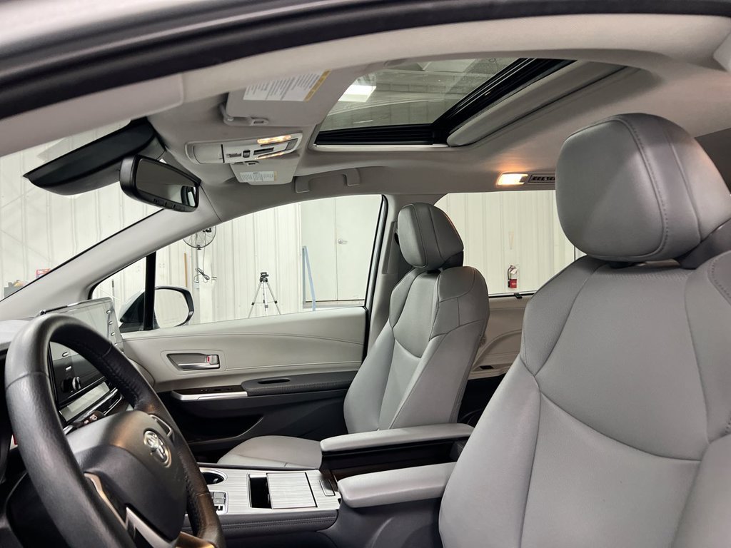 Used 2023 Toyota Sienna XLE AWD/4WD image 19