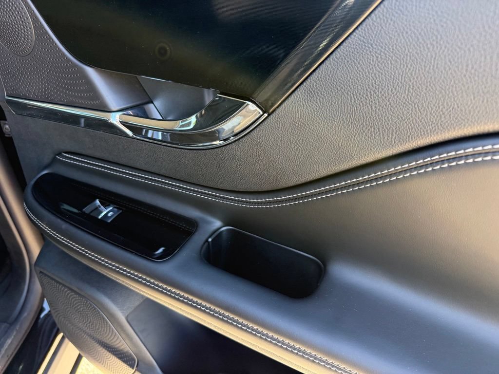 Used 2025 Lincoln Corsair AWD image 38