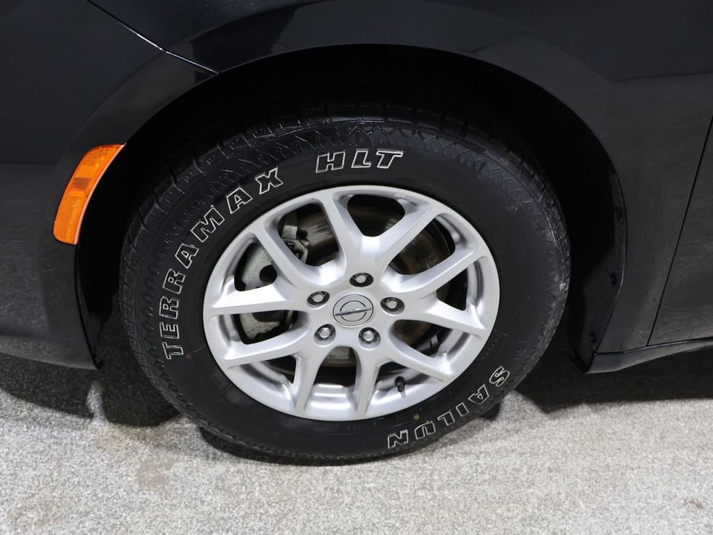 Used 2023 Chrysler Pacifica Touring-L image 9