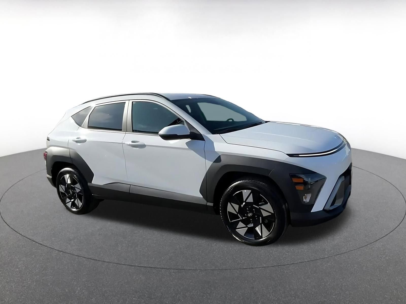 Used 2025 Hyundai Kona SEL image 2