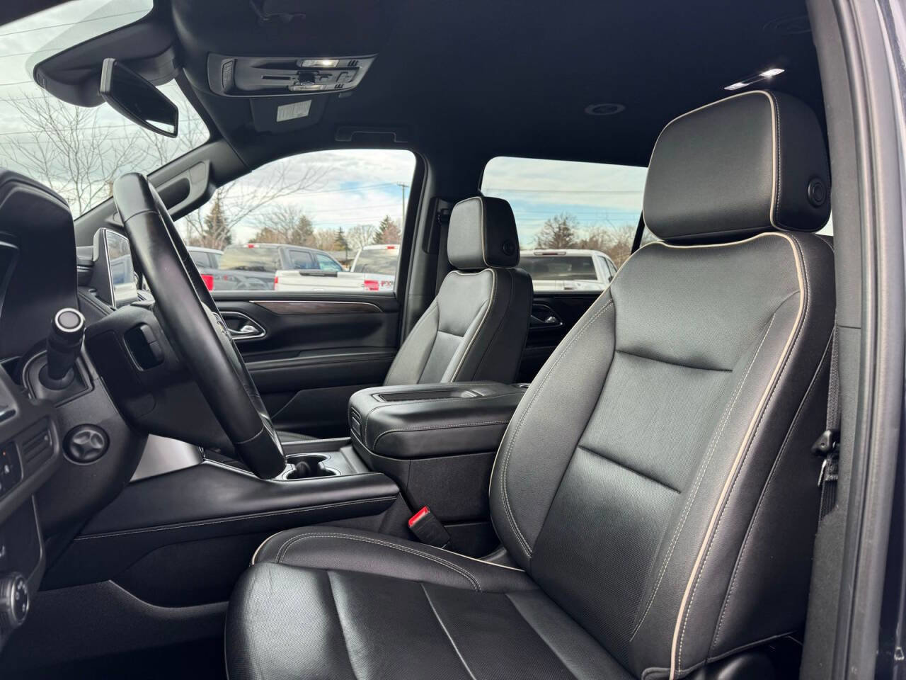 Used 2023 Chevrolet Suburban Premier image 15