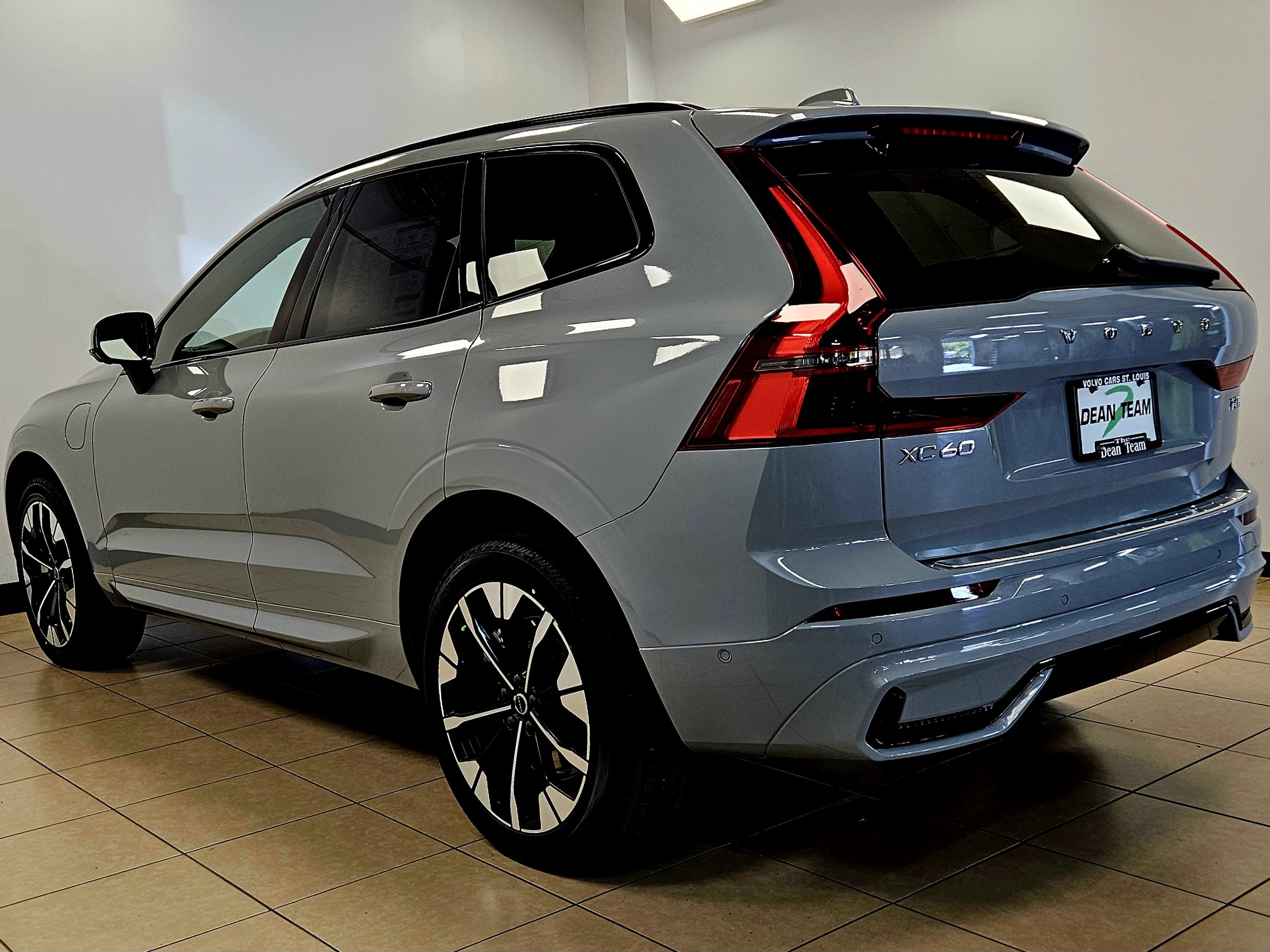 New 2026 Volvo XC60 T8 Plus w/ Protection Package Premier image 6