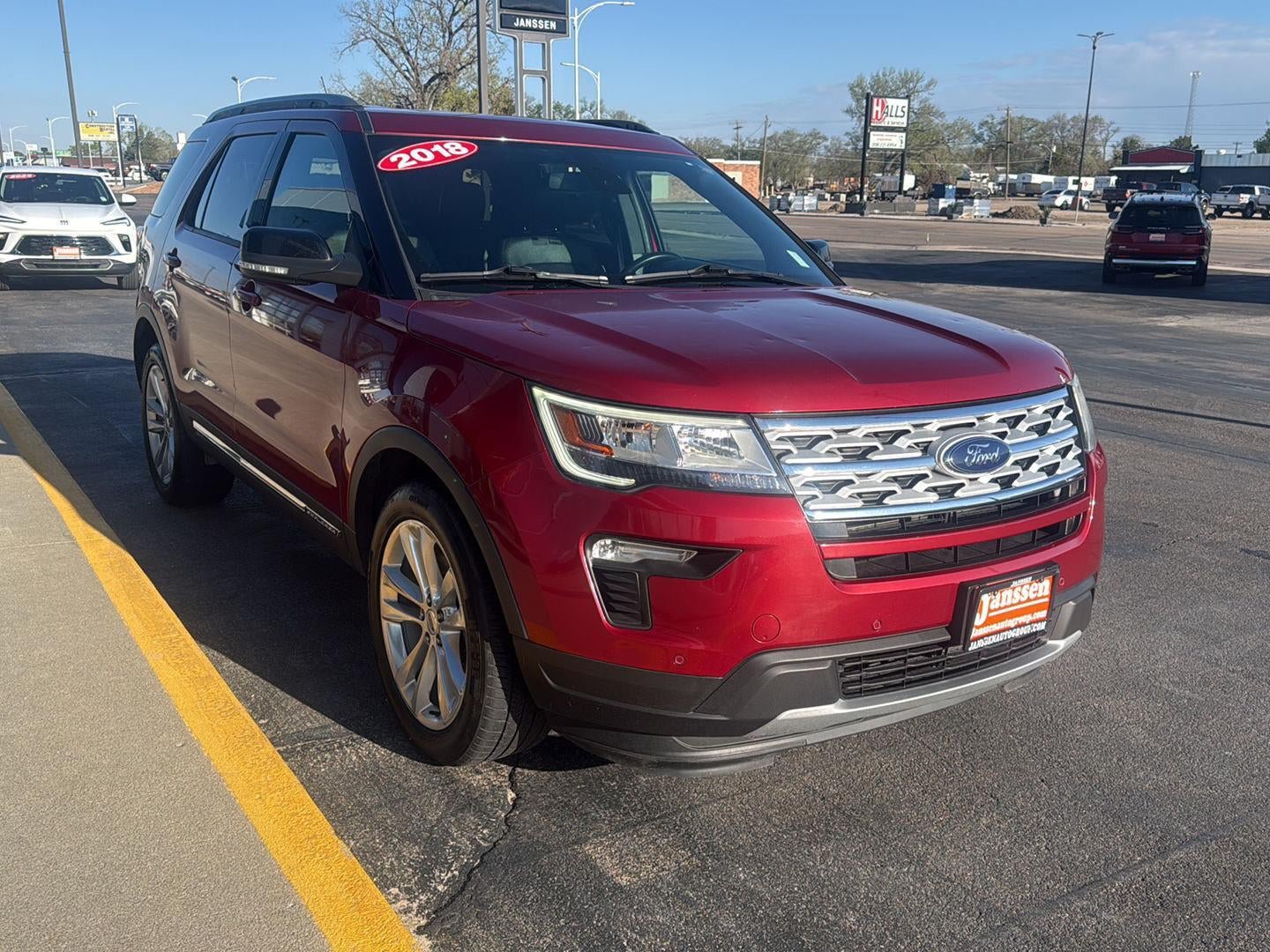 Used 2018 Ford Explorer XLT w/ Equipment Group 202A AWD/4WD image 9