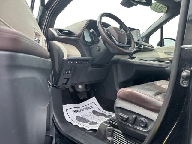 Used 2021 Toyota Sienna Platinum AWD/4WD image 8