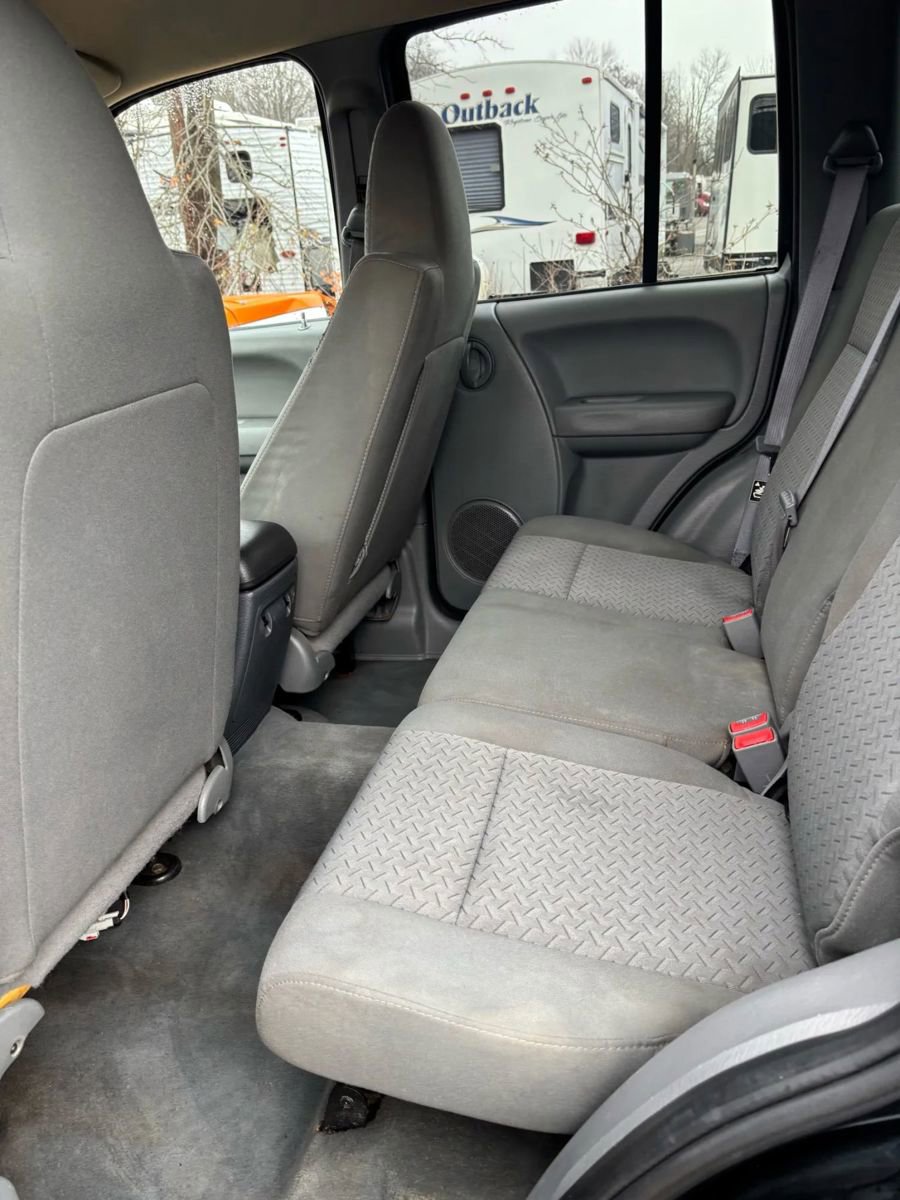 Used 2005 Jeep Liberty Renegade image 35