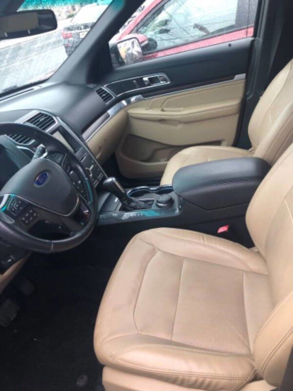 Used 2016 Ford Explorer Limited w/ Equipment Group 301A image 5