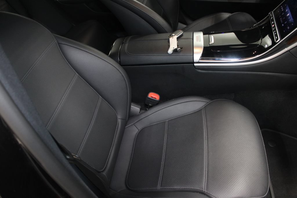 Used 2025 Mercedes-Benz C 300 Sedan image 21