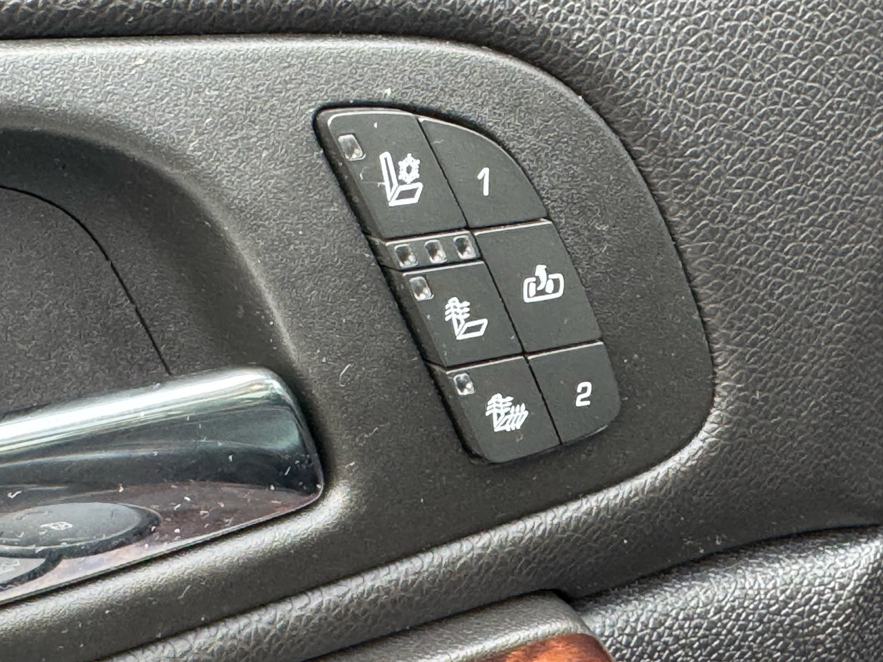 Used 2011 GMC Yukon XL Denali image 26