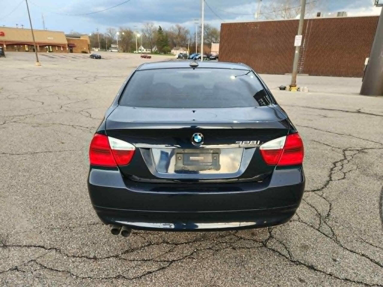 Used 2007 BMW 328i Sedan RWD image 4