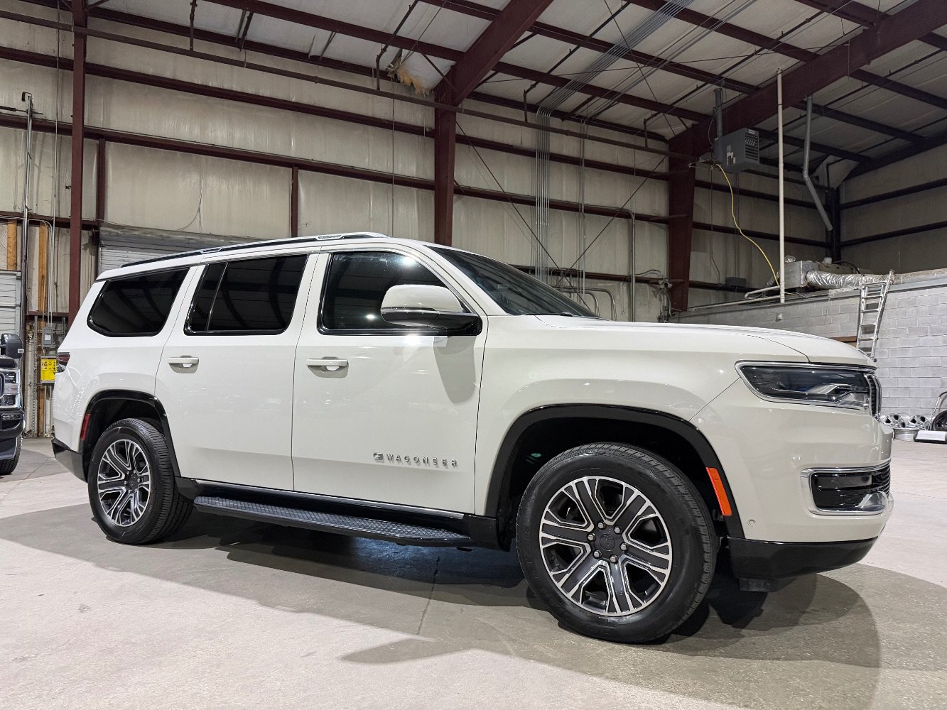 Used 2022 Jeep Wagoneer Series III RWD image 3