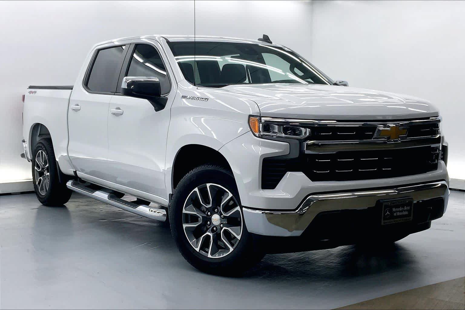 Used 2023 Chevrolet Silverado 1500 LT AWD/4WD image 4