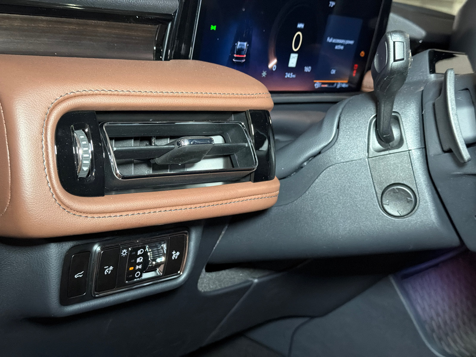 New 2027 Lincoln Aviator Reserve w/ Jet Appearance Package AWD/4WD image 19
