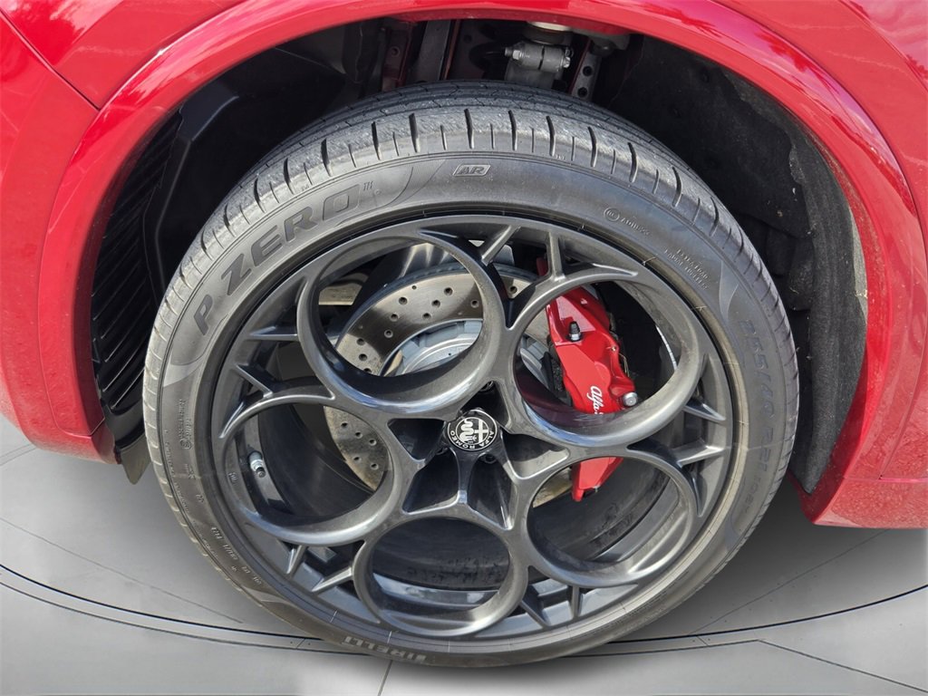 Used 2024 Alfa Romeo Stelvio Quadrifoglio image 9