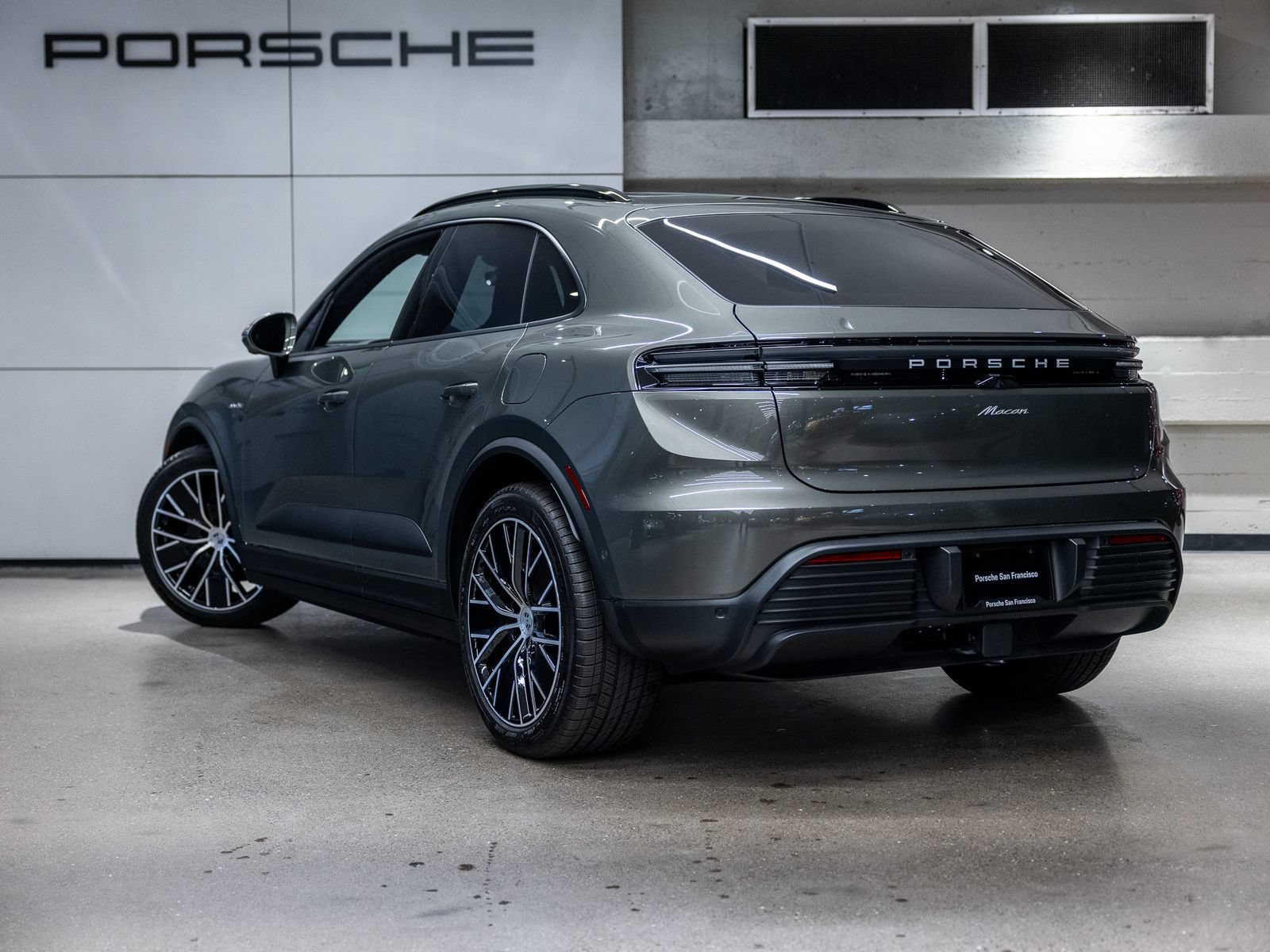 New 2025 Porsche Macan Electric RWD image 3