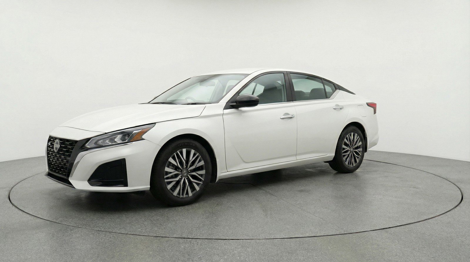 Used 2025 Nissan Altima 2.5 SV FWD image 3