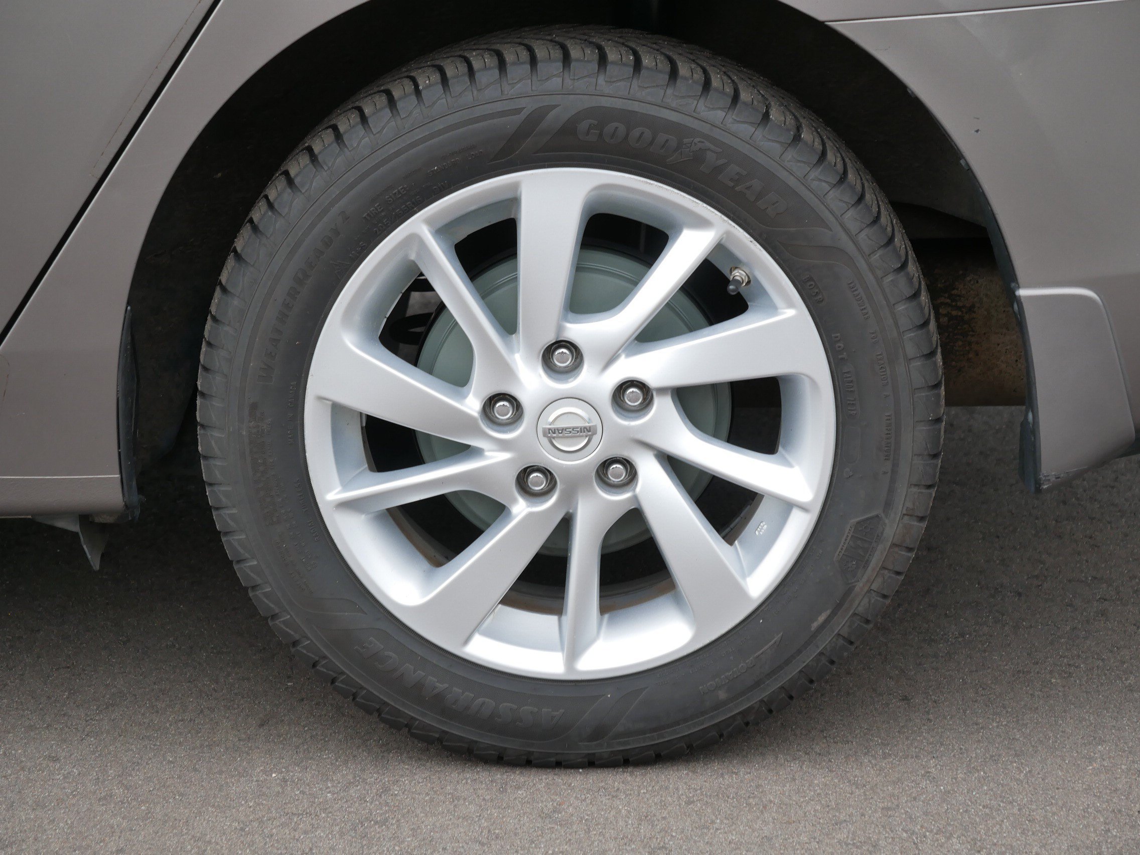 Used 2015 Nissan Sentra SV w/ Style Package FWD image 9