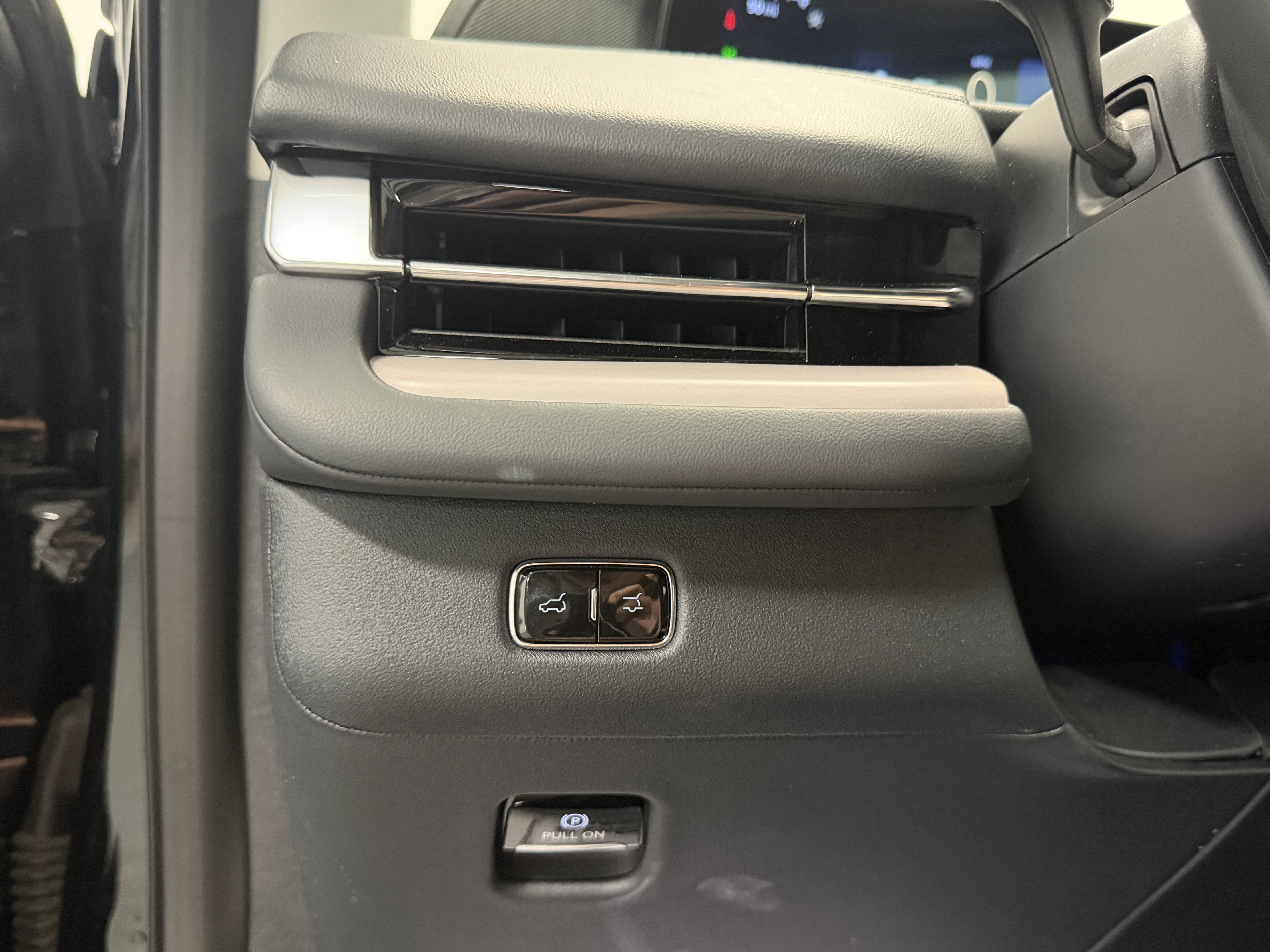 Used 2025 Lincoln Navigator Reserve AWD/4WD image 20