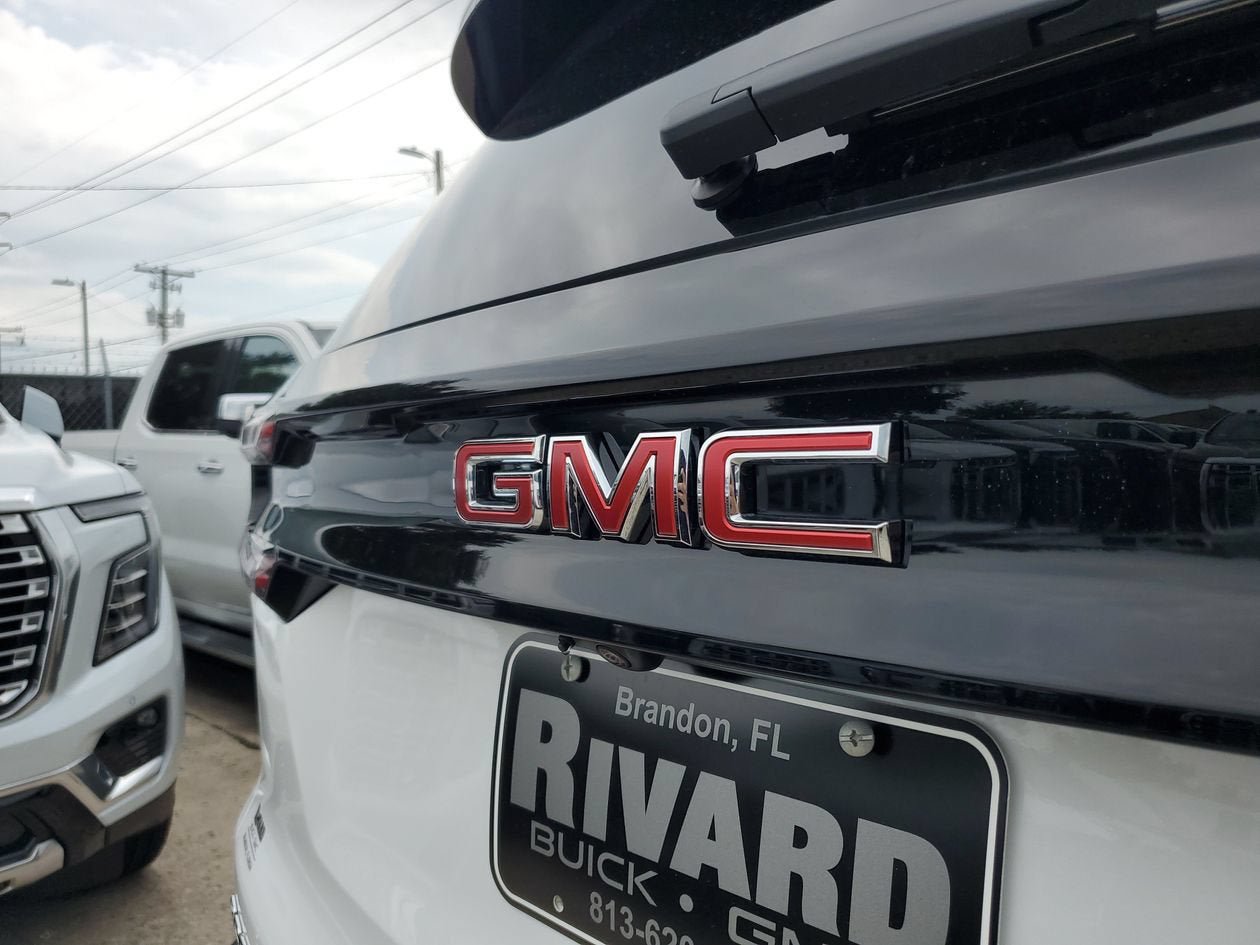 New 2026 GMC Acadia AT4 w/ Luxury Package AWD/4WD image 7