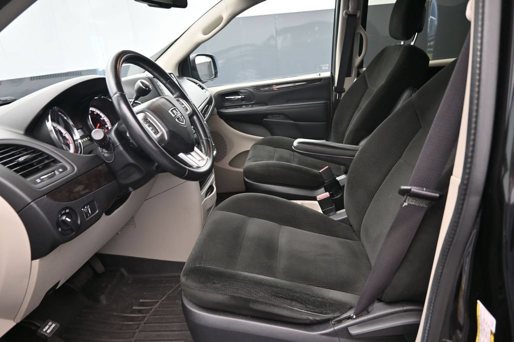 Used 2016 Dodge Grand Caravan SE w/ Quick Order Package 29E SE FWD image 12
