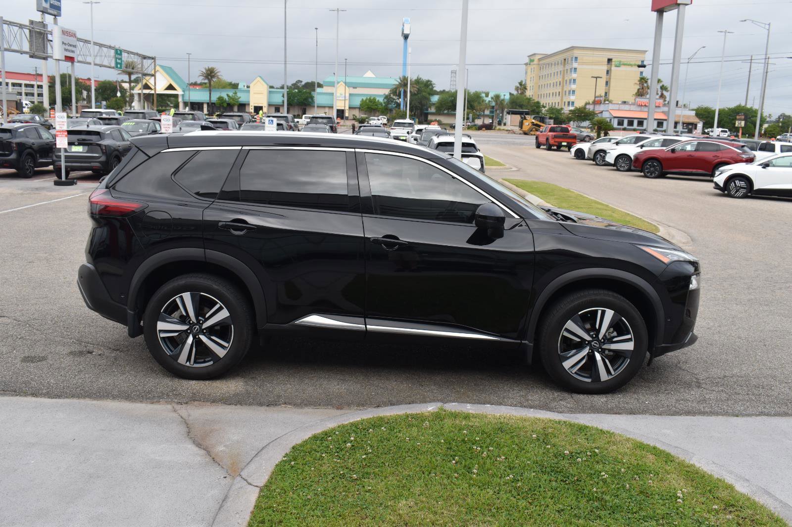Used 2023 Nissan Rogue SL w/ SL Premium Package FWD image 15