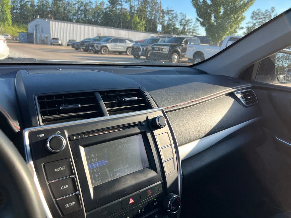 Used 2015 Toyota Camry SE FWD image 15