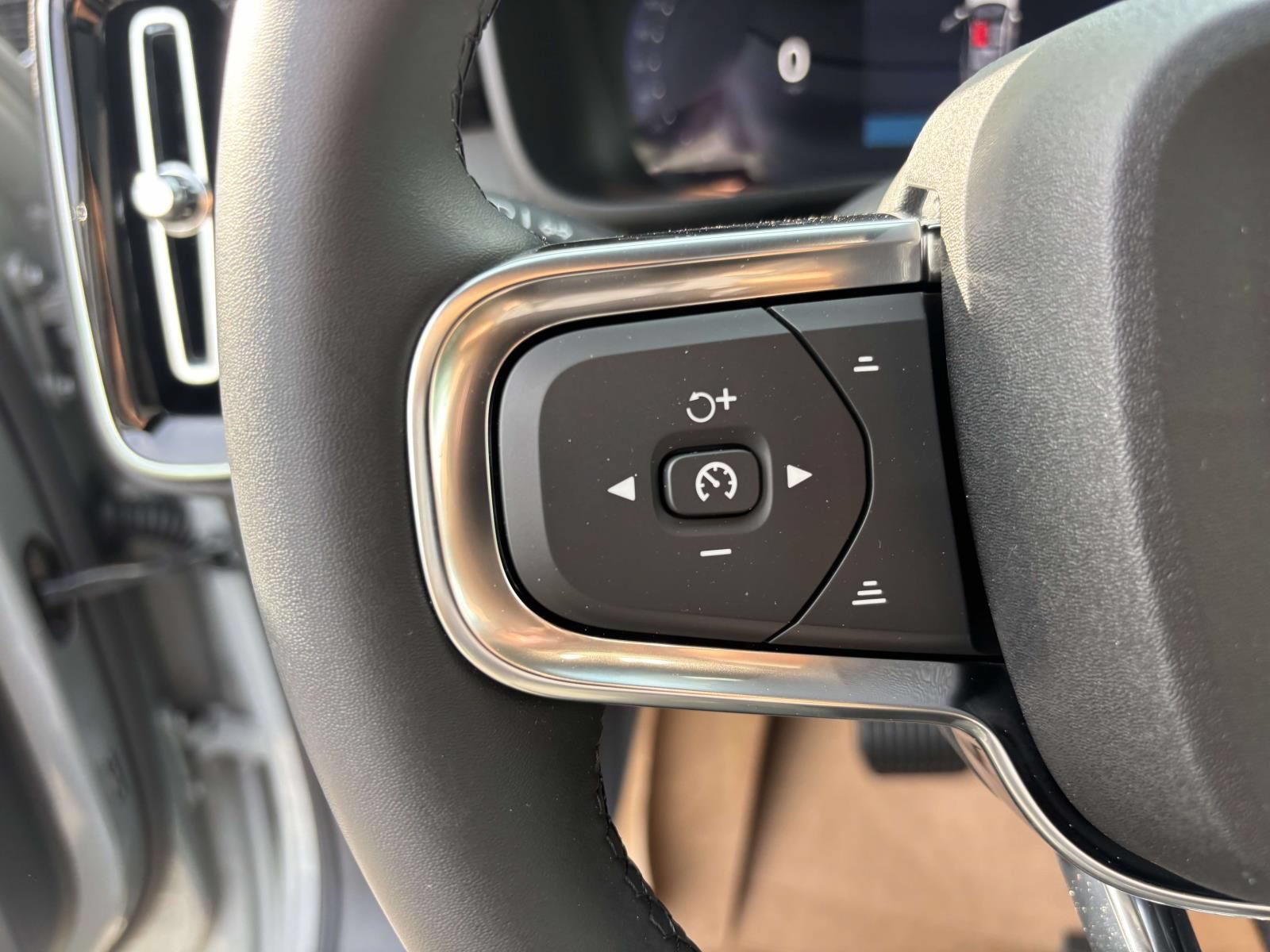 New 2026 Volvo XC40 B5 Ultra w/ Protection Package Premier AWD/4WD image 17