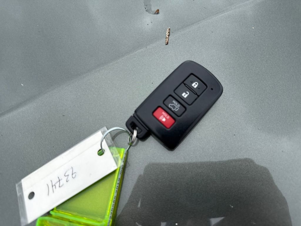 Used 2019 Toyota Highlander XLE image 30