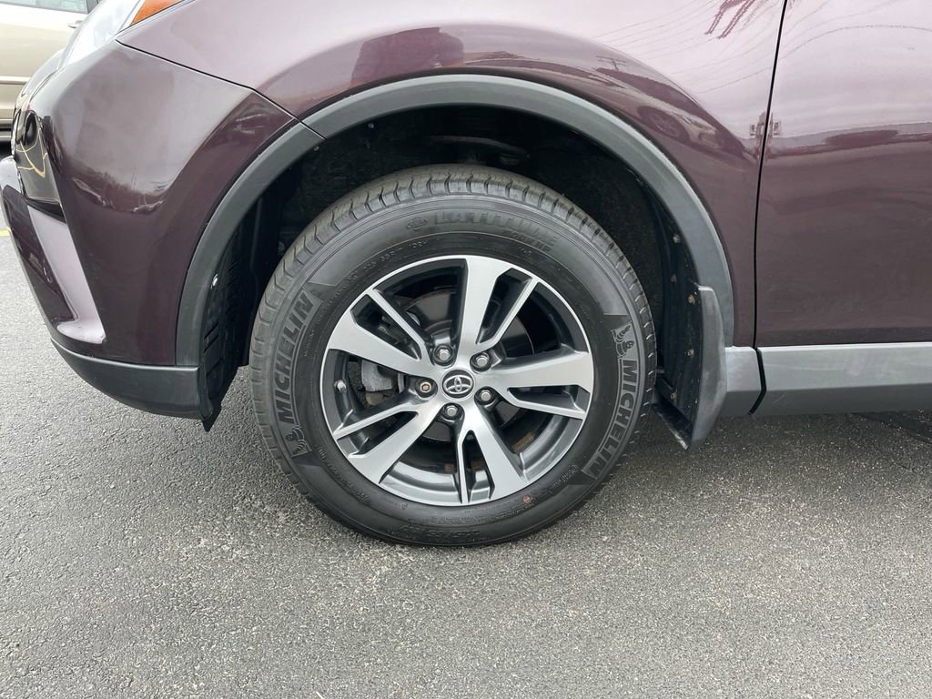 Used 2018 Toyota RAV4 XLE image 9