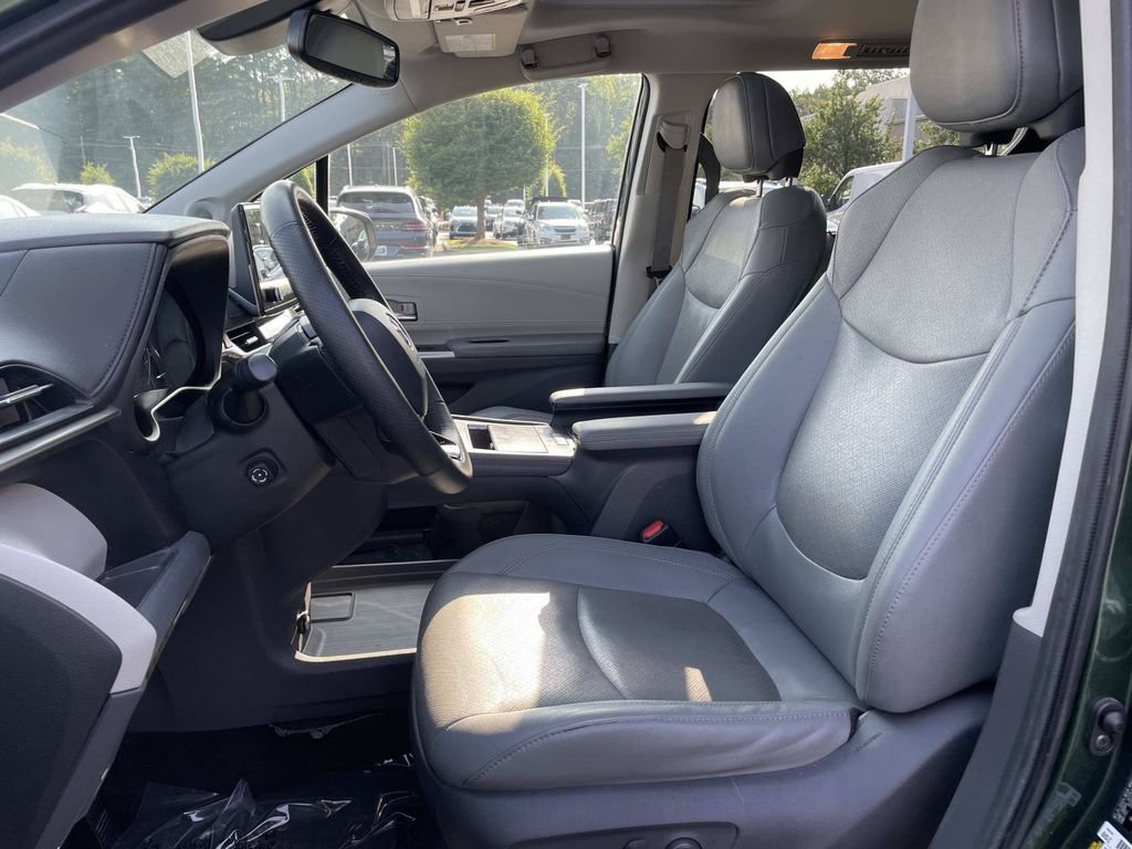 Used 2021 Toyota Sienna Limited FWD image 38
