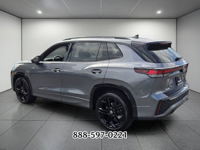 Used 2025 Volkswagen Tiguan SE R-Line AWD/4WD image 3