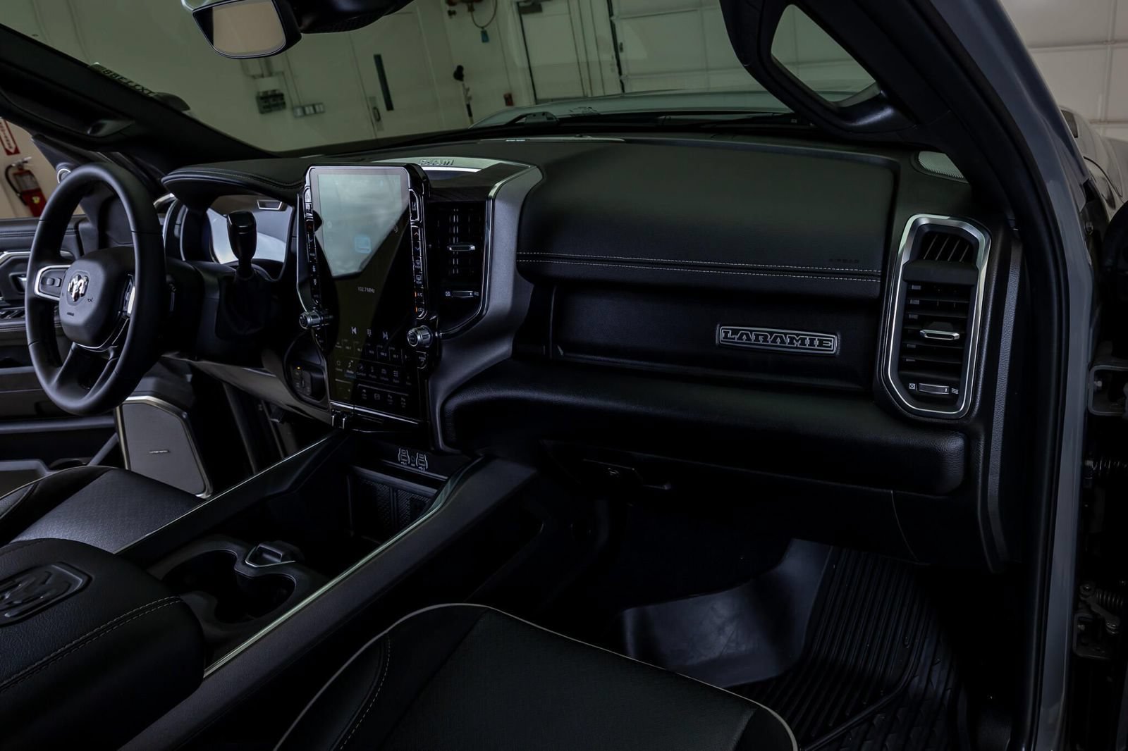 Used 2026 RAM 3500 Laramie AWD/4WD image 17