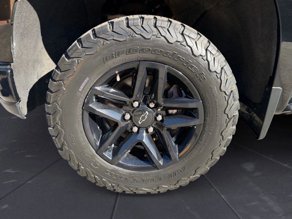 Used 2020 Chevrolet Silverado 1500 LT Trail Boss w/ Midnight Edition image 37