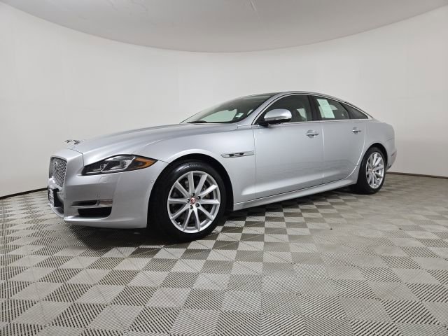 Used 2018 Jaguar XJ R-Sport AWD/4WD image 4