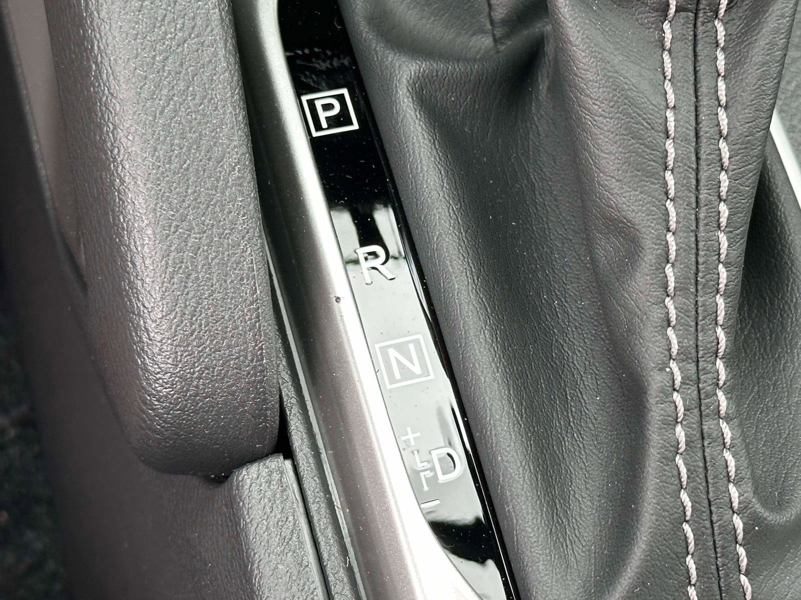 Used 2025 Nissan Frontier SV w/ SV Convenience Package image 27
