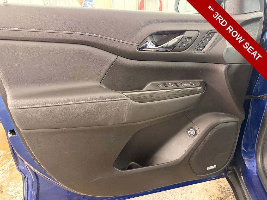 Used 2023 GMC Acadia SLT w/ Technology Package image 13