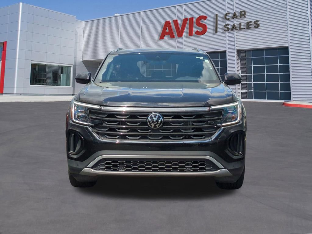 Used 2025 Volkswagen Atlas Cross Sport SE AWD/4WD image 2